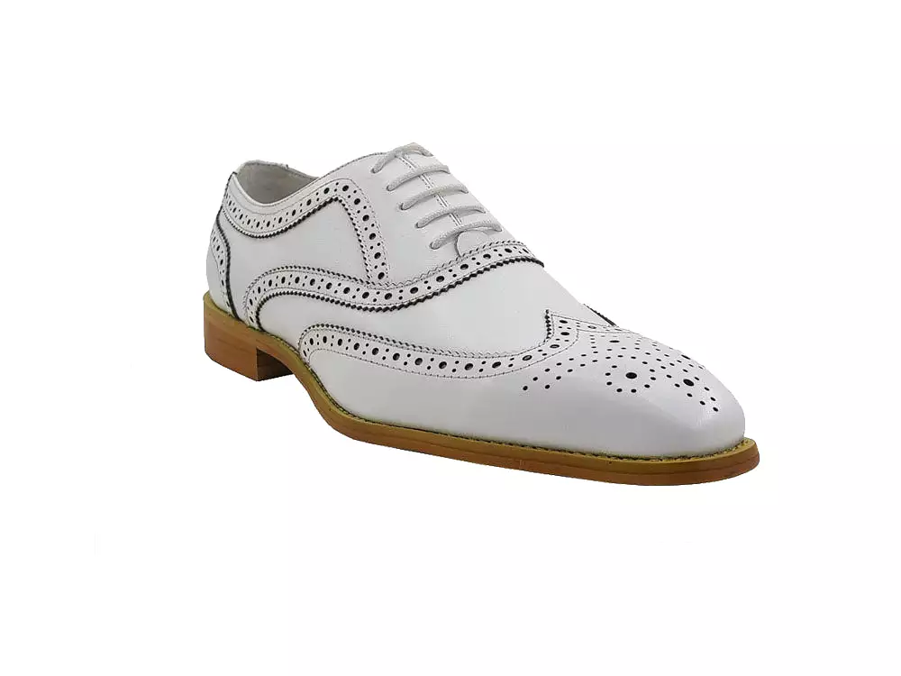 Men Medallion Wingtip Brogue Shoes